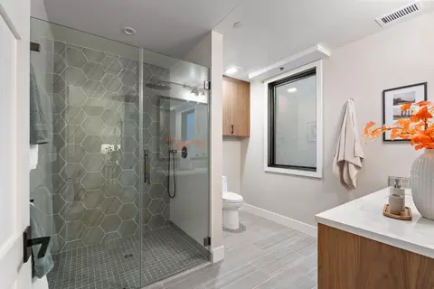 Bath - 221 Hope St, Mountain View, CA 94041 photo 1 of 7