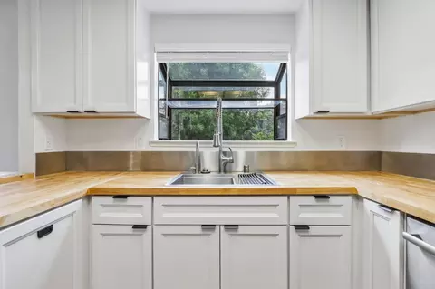 Kitchen - 1555 Hecker Pass Rd E201, Gilroy, CA 95020 photo 3 of 3