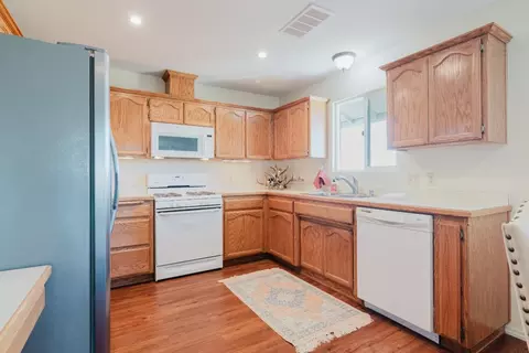 Kitchen - 68277 Jolon Rd, Bradley, CA 93426 photo 1 of 4