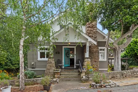 217 Walnut St, Pacific Grove, CA 93950
