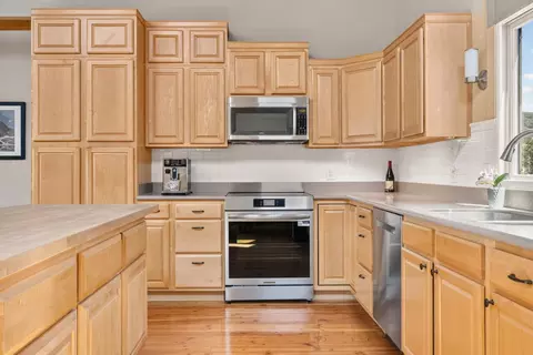 Kitchen - 11675 Mccarthy Rd, Carmel Valley, CA 93924 photo 2 of 3