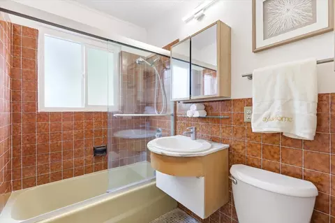 Bath - 21075 Greenleaf Dr, Cupertino, CA 95014 photo 1 of 7