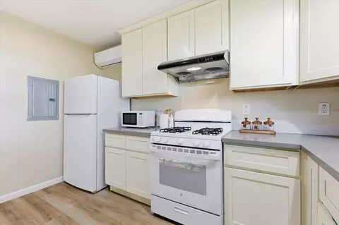 Kitchen - 21075 Greenleaf Dr, Cupertino, CA 95014 photo 8 of 10