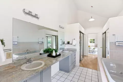 Bath - 21075 Greenleaf Dr, Cupertino, CA 95014 photo 4 of 7