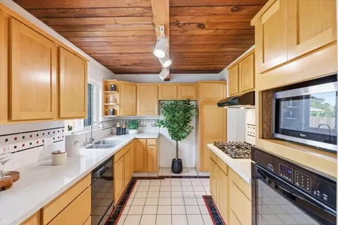 Kitchen - 21075 Greenleaf Dr, Cupertino, CA 95014 photo 5 of 10