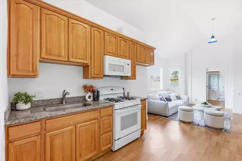 Kitchen - 21075 Greenleaf Dr, Cupertino, CA 95014 photo 6 of 10