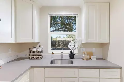 Kitchen - 21075 Greenleaf Dr, Cupertino, CA 95014 photo 7 of 10
