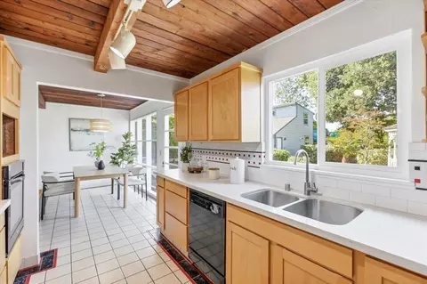 Kitchen - 21075 Greenleaf Dr, Cupertino, CA 95014 photo 3 of 10