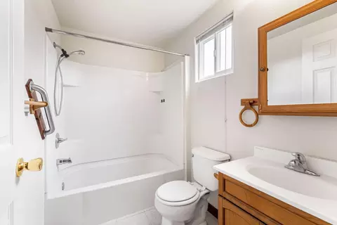Bath - 219 Lang St, Salinas, CA 93901 photo 2 of 2