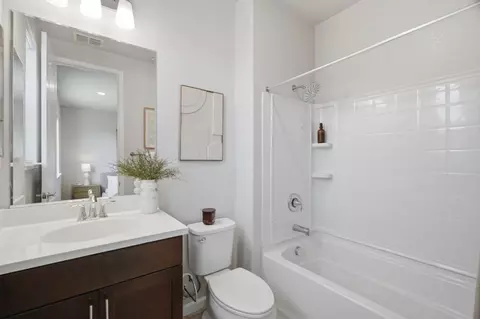 Bath - 491 Snap Dragon St, Milpitas, CA 95035 photo 2 of 4