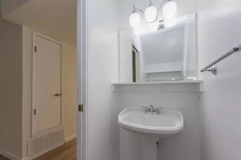 Bath - 1166 Terra Nova Blvd, Pacifica, CA 94044 photo 1 of 2