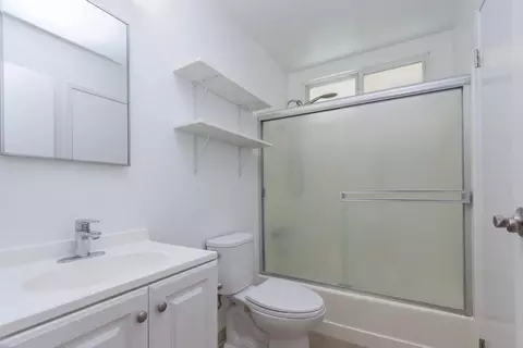 Bath - 1166 Terra Nova Blvd, Pacifica, CA 94044 photo 2 of 2