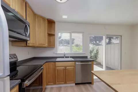 Kitchen - 1166 Terra Nova Blvd, Pacifica, CA 94044 photo 2 of 2