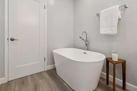 Bath - 635 Capuchino Dr, Millbrae, CA 94030 photo 3 of 6