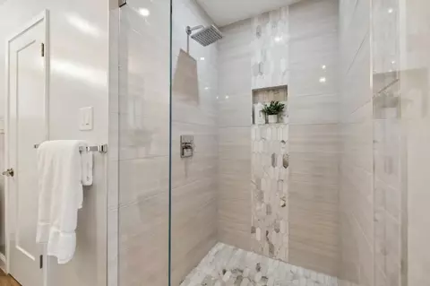 Bath - 635 Capuchino Dr, Millbrae, CA 94030 photo 4 of 6