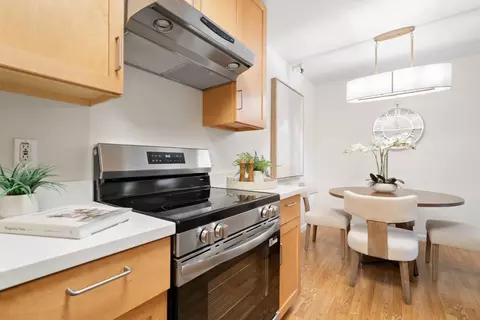 Kitchen - 400 Ortega Ave 122, Mountain View, CA 94040 photo 3 of 6