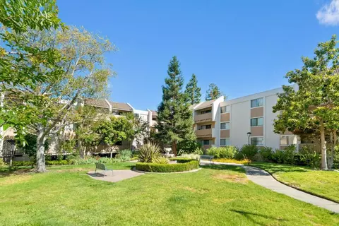 Exterior - 400 Ortega Ave 122, Mountain View, CA 94040 photo 3 of 10