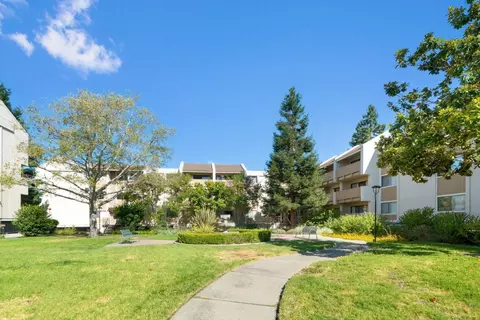 Exterior - 400 Ortega Ave 122, Mountain View, CA 94040 photo 5 of 10