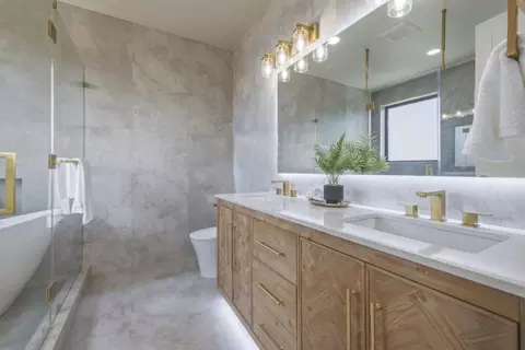 Bath - 1691 S Springer Rd, Mountain View, CA 94040 photo 4 of 7