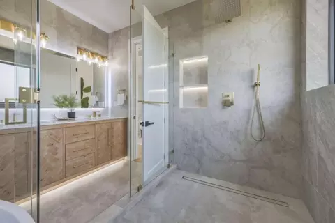 Bath - 1691 S Springer Rd, Mountain View, CA 94040 photo 5 of 7