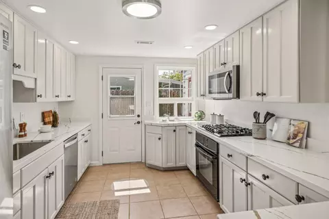 Kitchen - 1850 Montecito Ave, Mountain View, CA 94043 photo 1 of 2