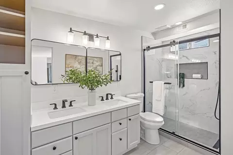 Bath - 1850 Montecito Ave, Mountain View, CA 94043 photo 1 of 3