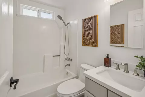 Bath - 1850 Montecito Ave, Mountain View, CA 94043 photo 3 of 3