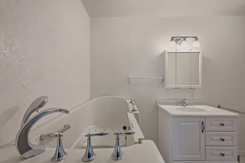 Bath - 24 Cedar Ct, Milpitas, CA 95035 photo 2 of 5