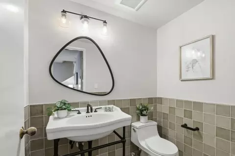 Bath - 2071 Foxhall Loop, San Jose, CA 95125 photo 1 of 3