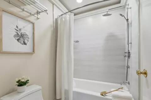 Bath - 2071 Foxhall Loop, San Jose, CA 95125 photo 3 of 3