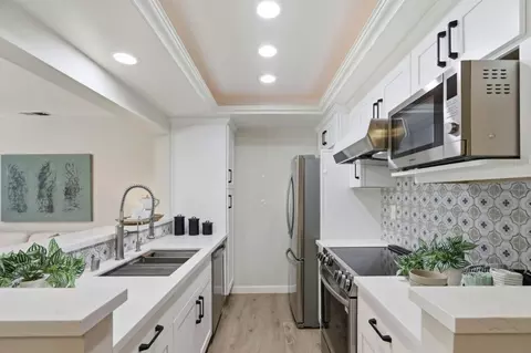 Kitchen - 2071 Foxhall Loop, San Jose, CA 95125 photo 1 of 4