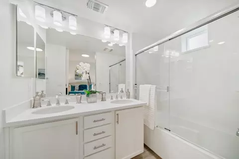 Bath - 1487 Nightshade Rd 30, Milpitas, CA 95035 photo 2 of 5