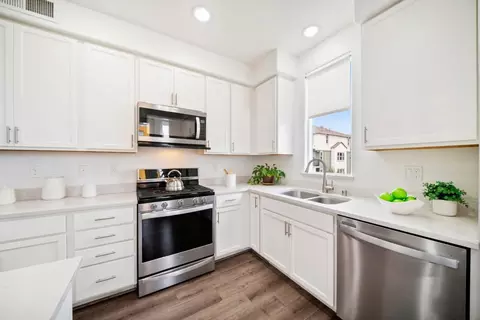 Kitchen - 1487 Nightshade Rd 30, Milpitas, CA 95035 photo 3 of 3
