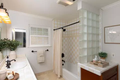 Bath - 505 Thin Edge Rd, Santa Cruz, CA 95065 photo 2 of 3