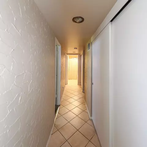Entry Way - 340 Walnut Ln, Gilroy, CA 95020 photo 3 of 3