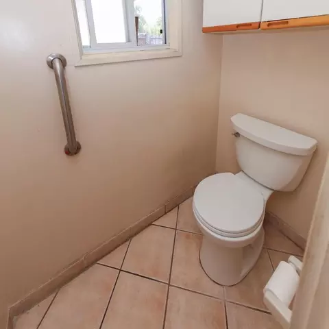 Bath - 340 Walnut Ln, Gilroy, CA 95020 photo 3 of 3