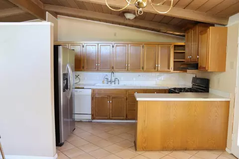 Kitchen - 340 Walnut Ln, Gilroy, CA 95020 photo 4 of 5