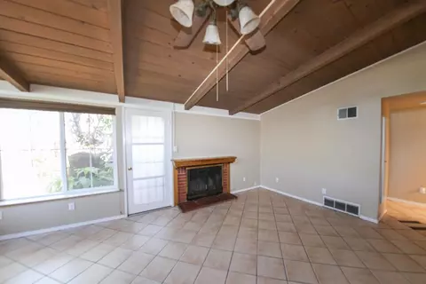 Living - 340 Walnut Ln, Gilroy, CA 95020 photo 4 of 8