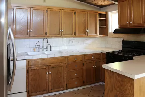 Kitchen - 340 Walnut Ln, Gilroy, CA 95020 photo 3 of 5