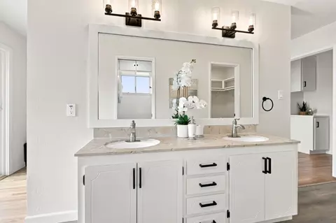 Bath - 10327 Cold Harbor Ave, Cupertino, CA 95014 photo 3 of 4