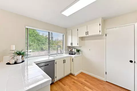 Kitchen - 10327 Cold Harbor Ave, Cupertino, CA 95014 photo 3 of 4