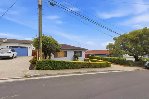 Exterior - 444 Heathcliff Dr, Pacifica, CA 94044 photo 3 of 11