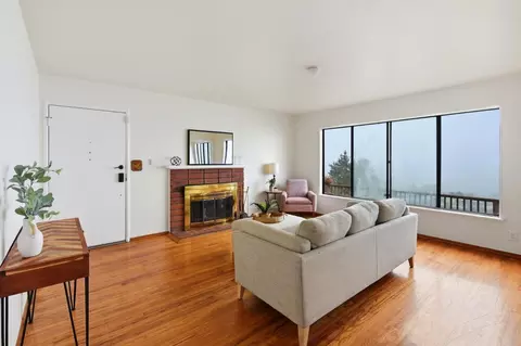 Living - 444 Heathcliff Dr, Pacifica, CA 94044 photo 3 of 5