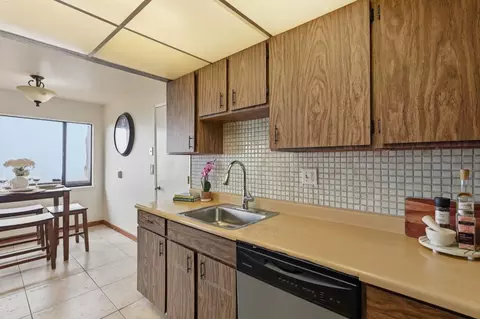 Kitchen - 444 Heathcliff Dr, Pacifica, CA 94044 photo 4 of 6
