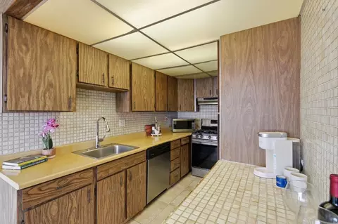 Kitchen - 444 Heathcliff Dr, Pacifica, CA 94044 photo 2 of 6