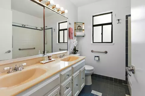 Bath - 444 Heathcliff Dr, Pacifica, CA 94044 photo 2 of 3