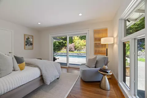 Bedroom - 820 Eucalyptus Ave, Hillsborough, CA 94010 photo 2 of 4