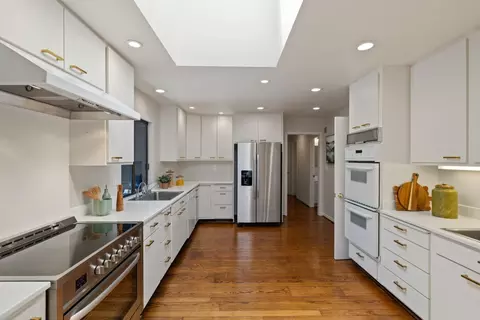 Kitchen - 820 Eucalyptus Ave, Hillsborough, CA 94010 photo 2 of 3