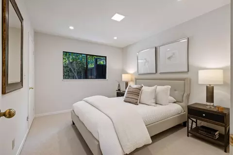 Bedroom - 820 Eucalyptus Ave, Hillsborough, CA 94010 photo 4 of 4