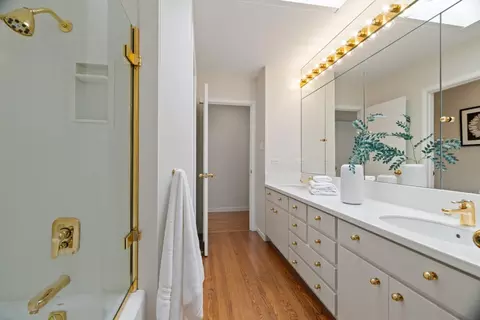 Bath - 820 Eucalyptus Ave, Hillsborough, CA 94010 photo 2 of 2